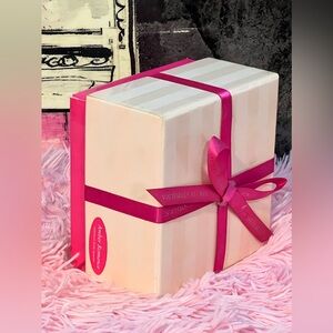 Victoria’s Secret Amber Romance luminous body powder.